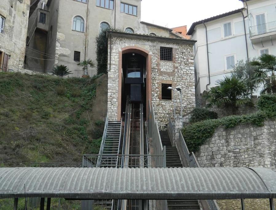 ナルニCasa Dell'Oliveto "Parcheggio Gratuito"アパートメント エクステリア 写真