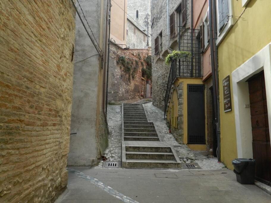 ナルニCasa Dell'Oliveto "Parcheggio Gratuito"アパートメント エクステリア 写真