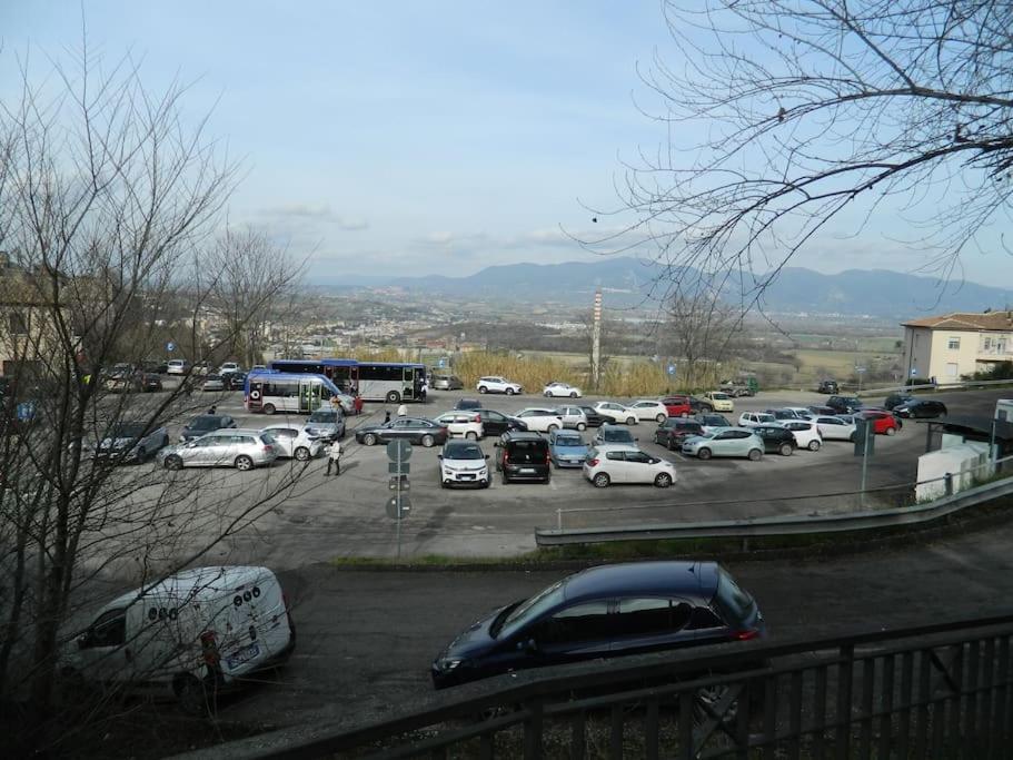 ナルニCasa Dell'Oliveto "Parcheggio Gratuito"アパートメント エクステリア 写真