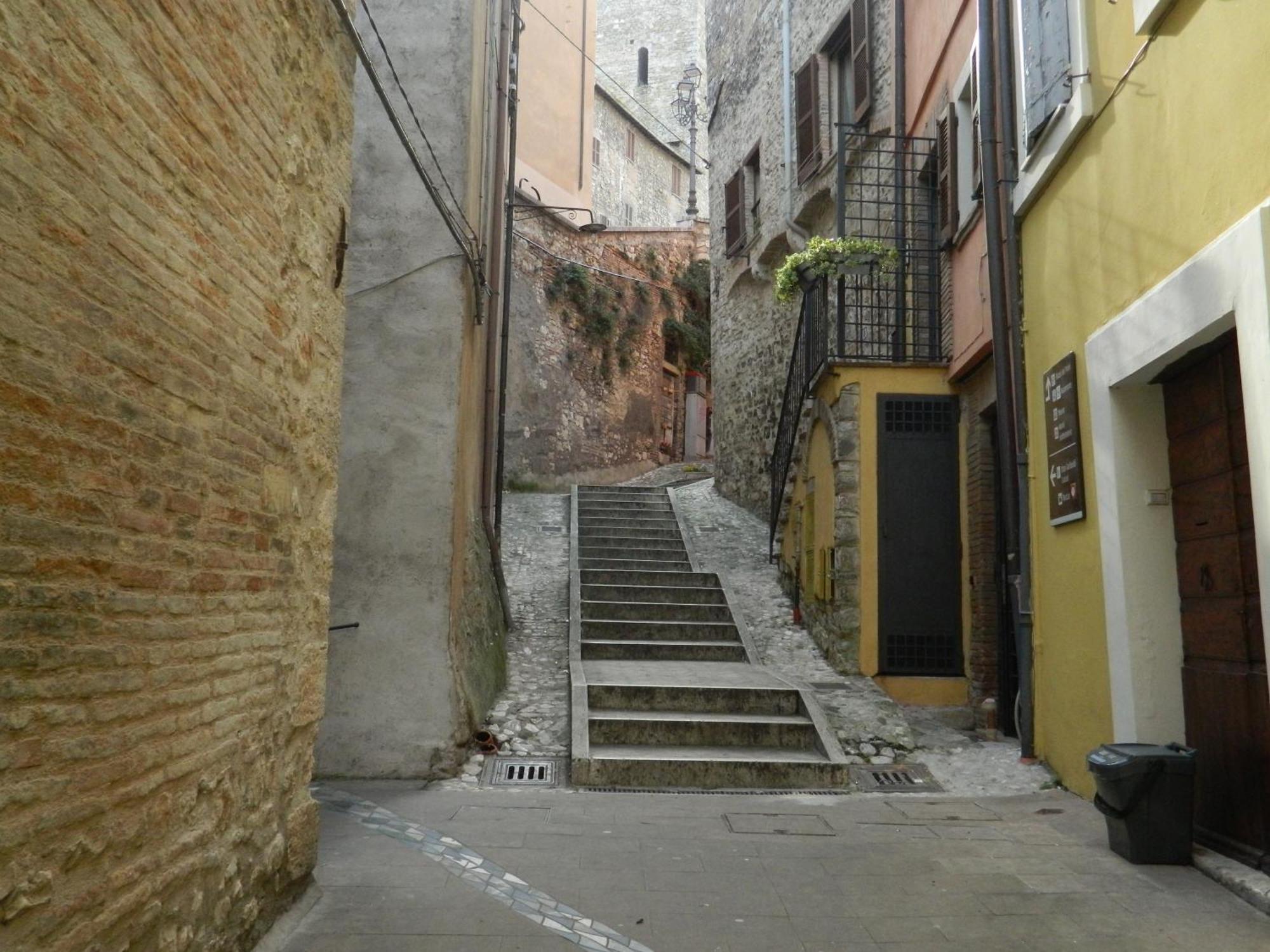 ナルニCasa Dell'Oliveto "Parcheggio Gratuito"アパートメント エクステリア 写真